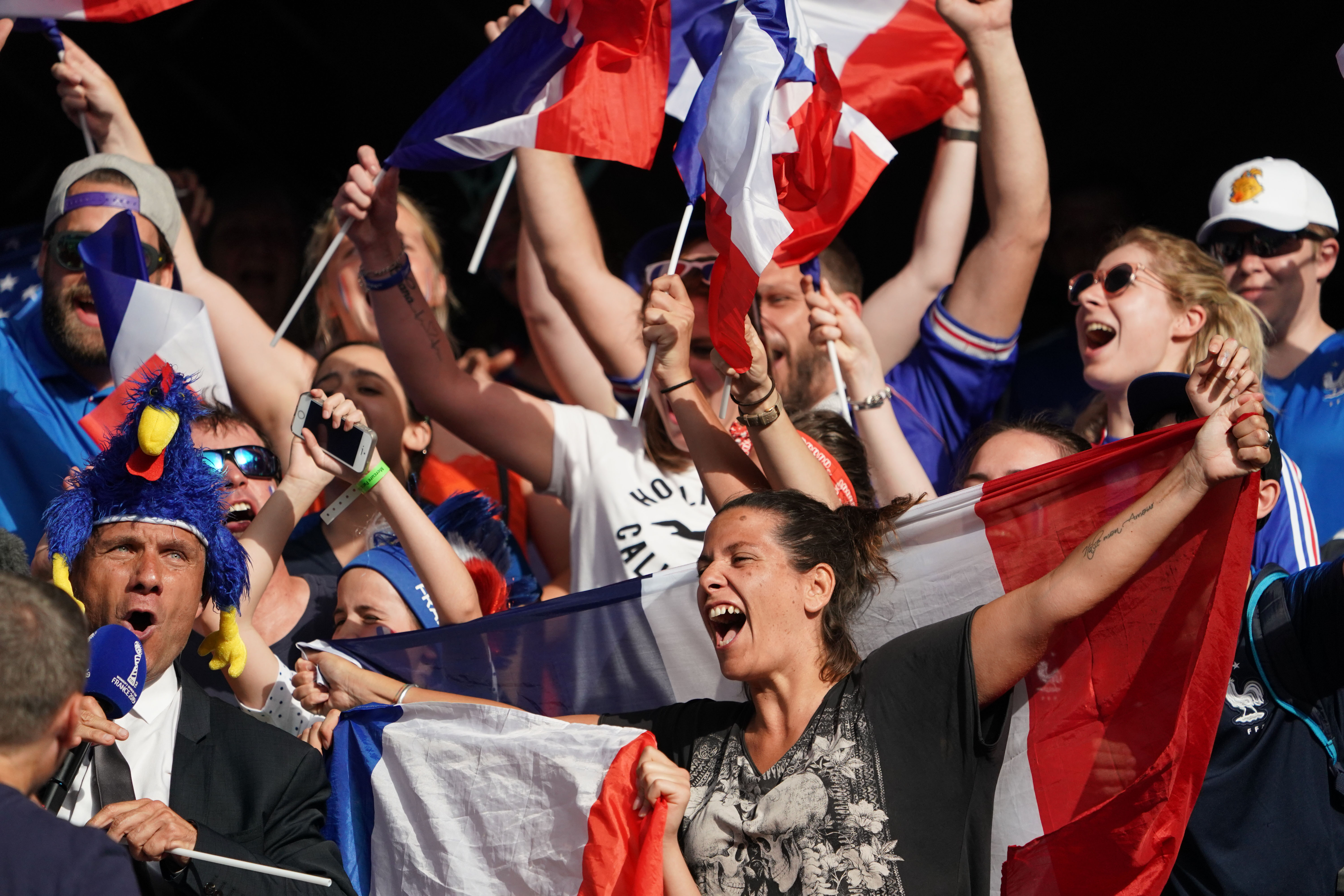 燃情比拼！欧洲足坛重要球队携手角逐胜利的简单介绍