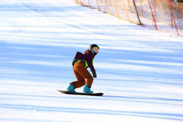 北京帝王对战辽宁丹东队，场上激烈角逐